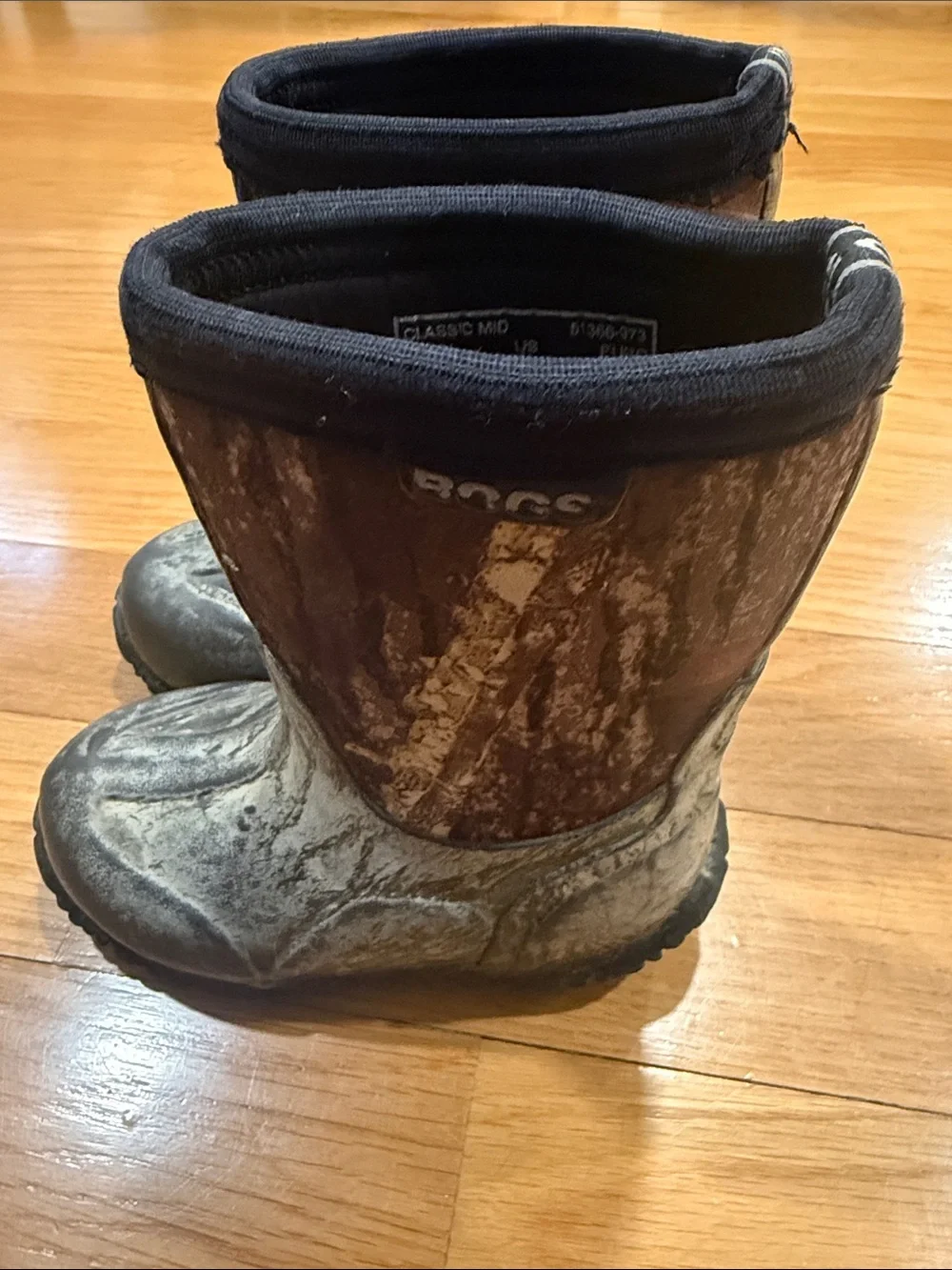 Bogs camouflage snow winter boots size 7 .